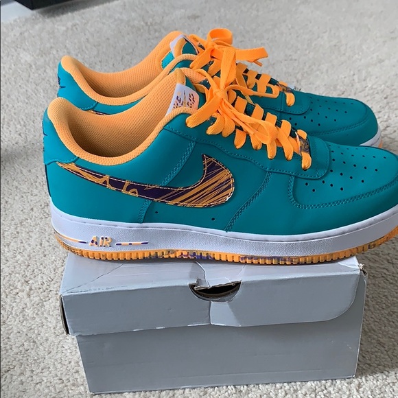 Nike Air Force 1 - Picture 1 of 3